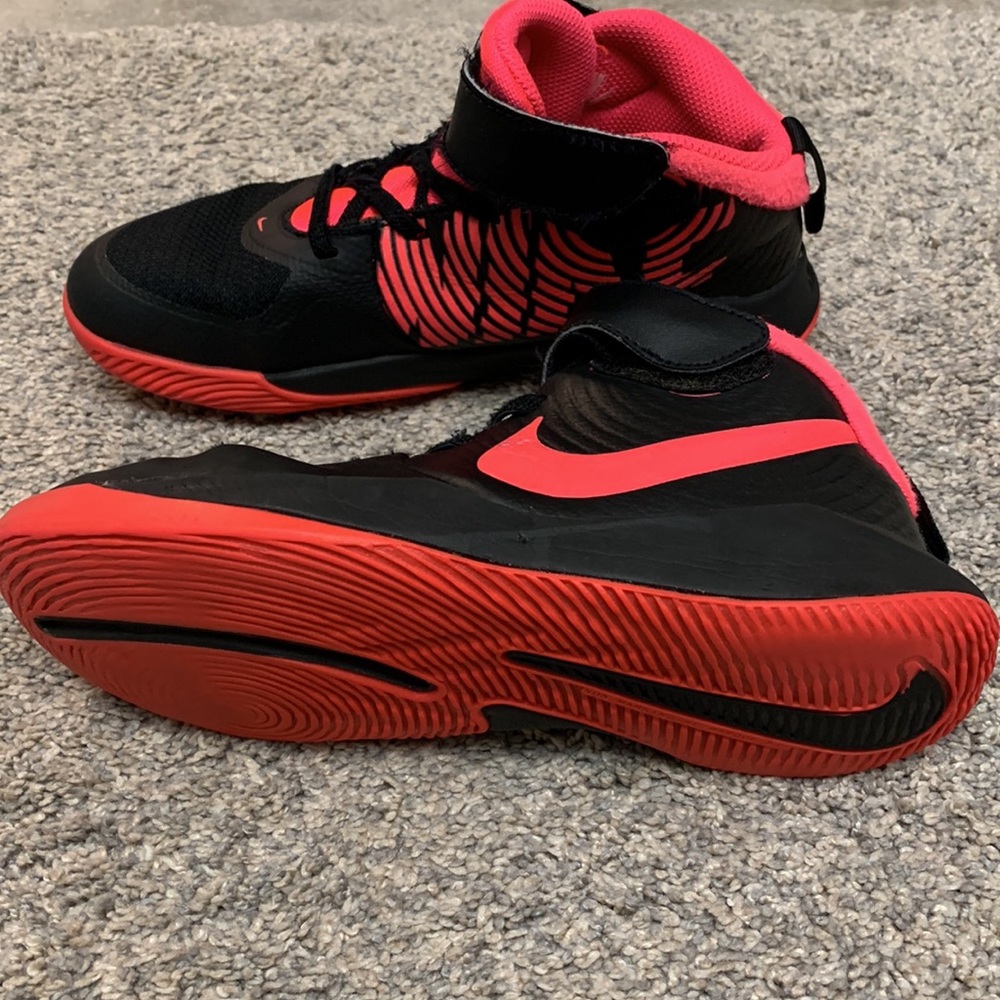 Nike shoes - Picture 3 of 3